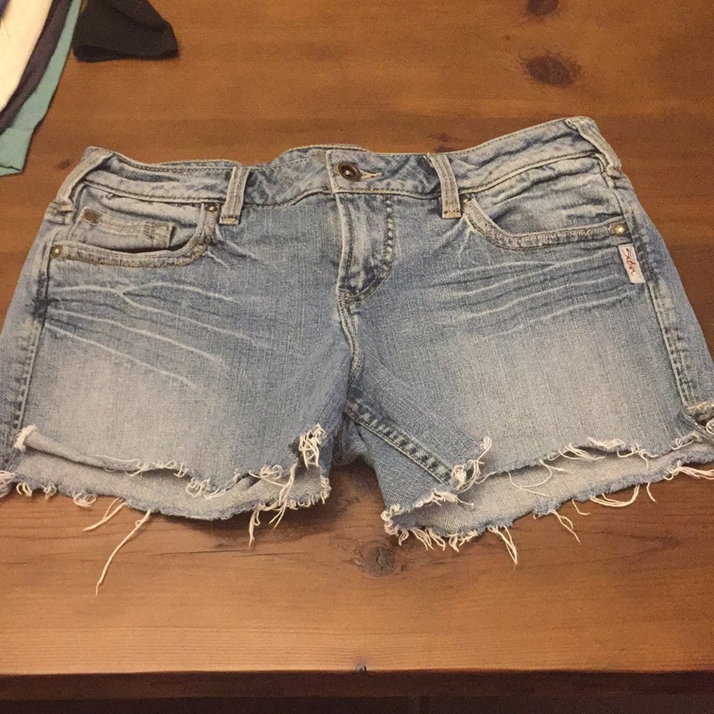 EUC Silver Jeans Lexi Short - Sz 29